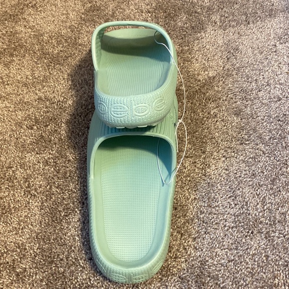bebe Malga pool slide sandal with bebe logo for casual look - Picture 9 of 10
